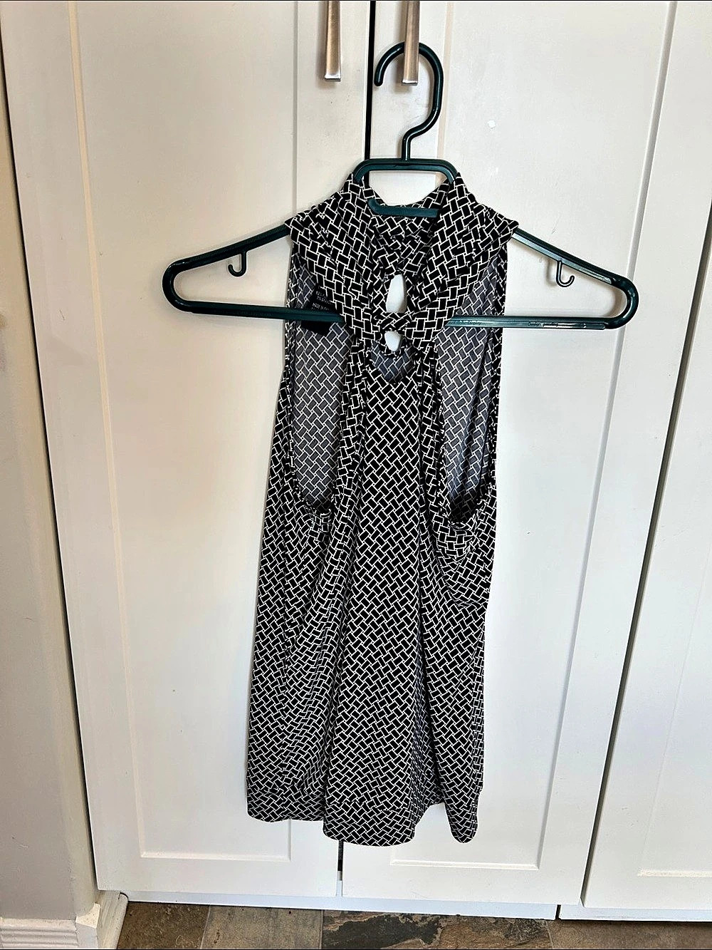 J Michaels Geometric Top in Black & White Size Small - Like New